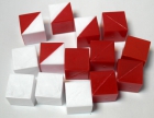 14 Cubos de plstico (6 rojos, 4 blancos, 4 rojo/blanco)